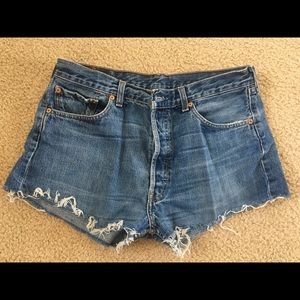 Levi denim cut off jean shorts size 32 inches